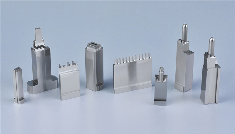 連接器(qi)塑糢(mo)精密零件-01