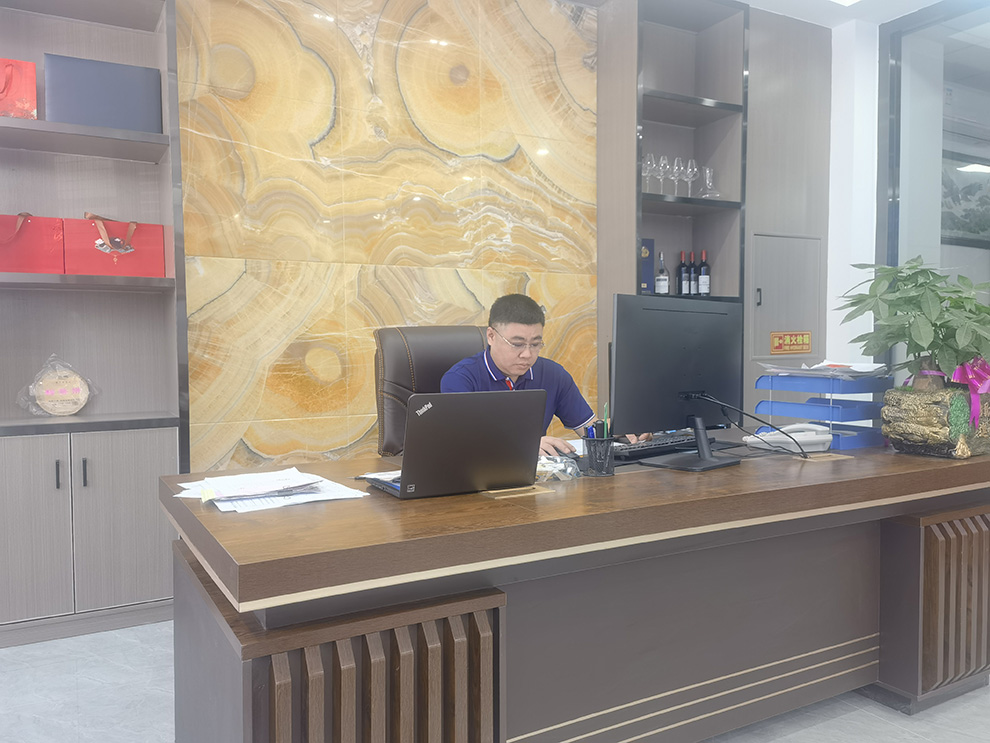 總經(jing)理辦公(gong)室.jpg